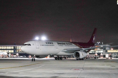 Shenzhen Aircraft at Heathrow